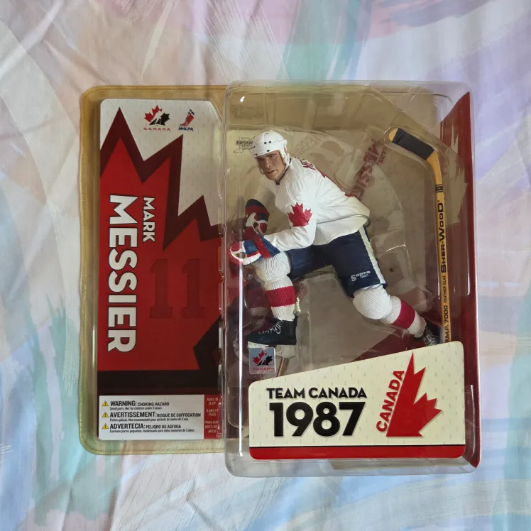�🆕Team Canada McFarlane Hockey Figures image indicator(3)