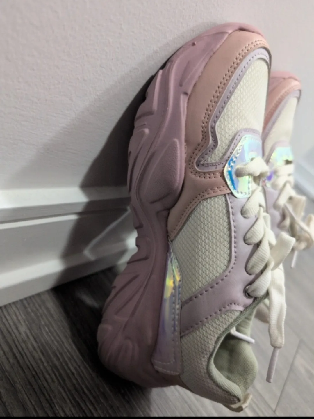 #Freecycle Pink & White Fashion Sneakers image indicator(2)