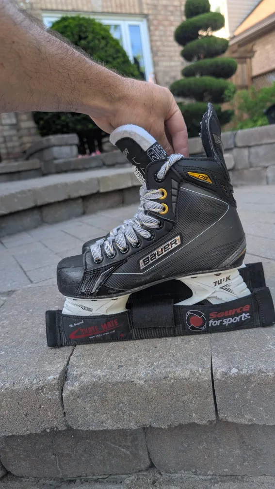 Bauer Supreme 170 Hockey Skates size 3.5 - skate size 2.5D thumbnail