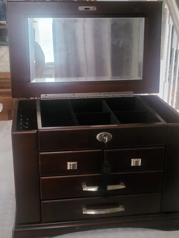 Jewellery Armoire image indicator(2)