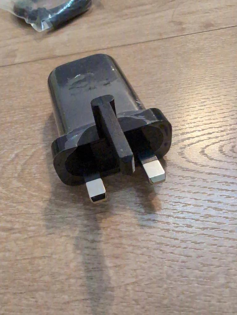 Variety of Cables and Charger image indicator(5)