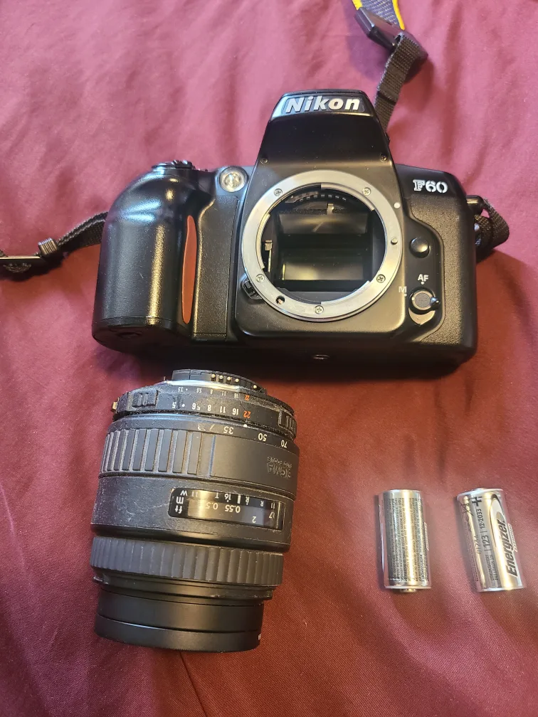 Nikon F60 Camera with Sigma Lens image indicator(8)