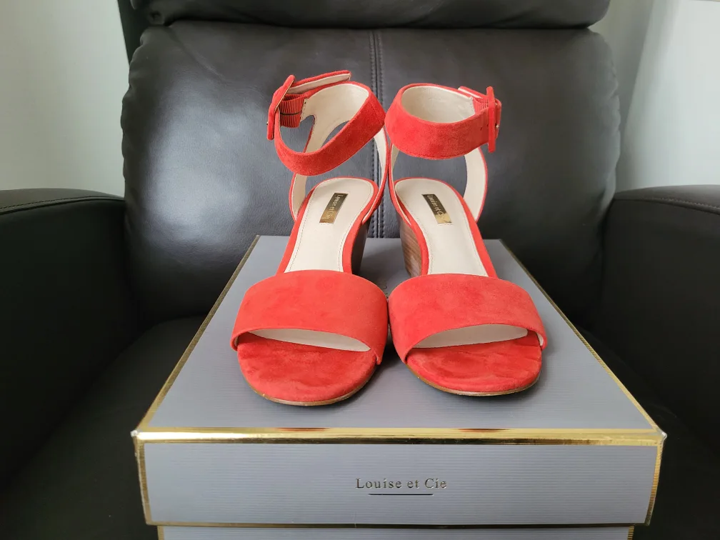 Wedge Sandals Size 7.5 | Louise et Cie image indicator(2)