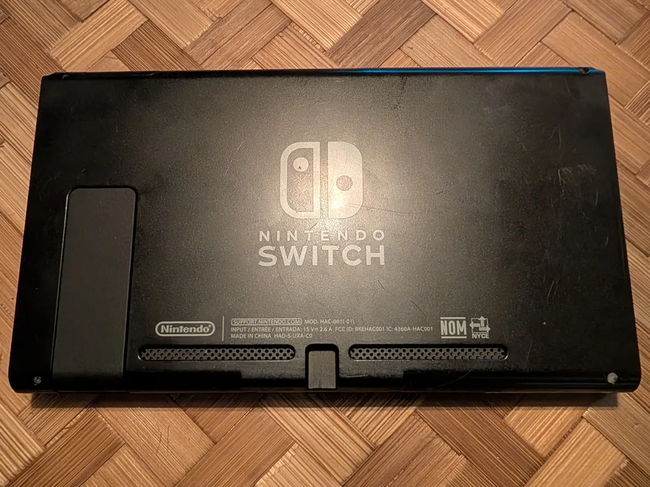 Nintendo Switch Console with Joy-Cons image indicator(2)