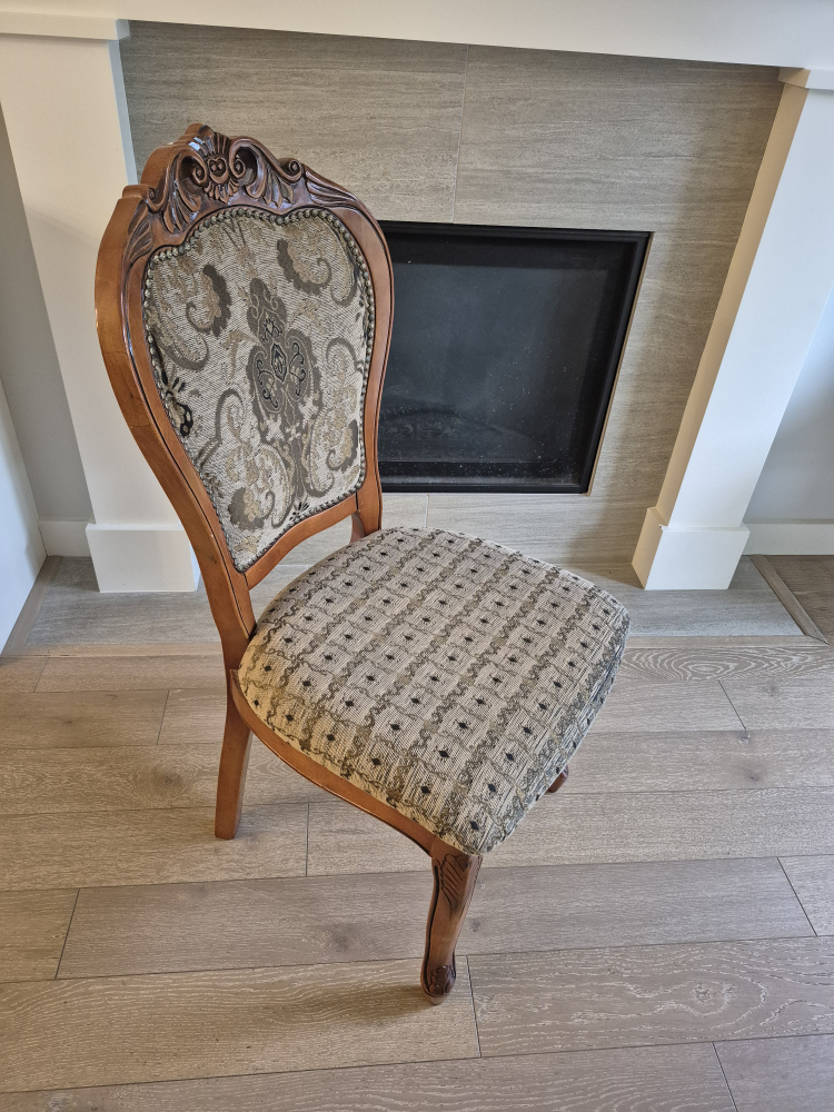 Antique Style Accent Chair - photo 2