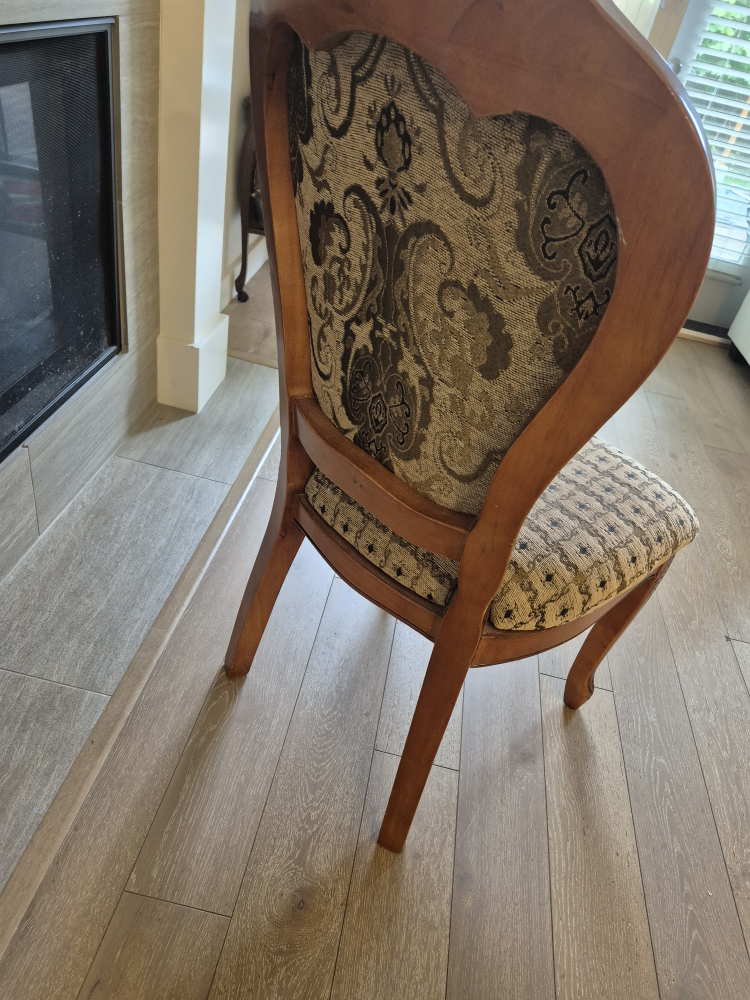 Antique Style Accent Chair - photo 3