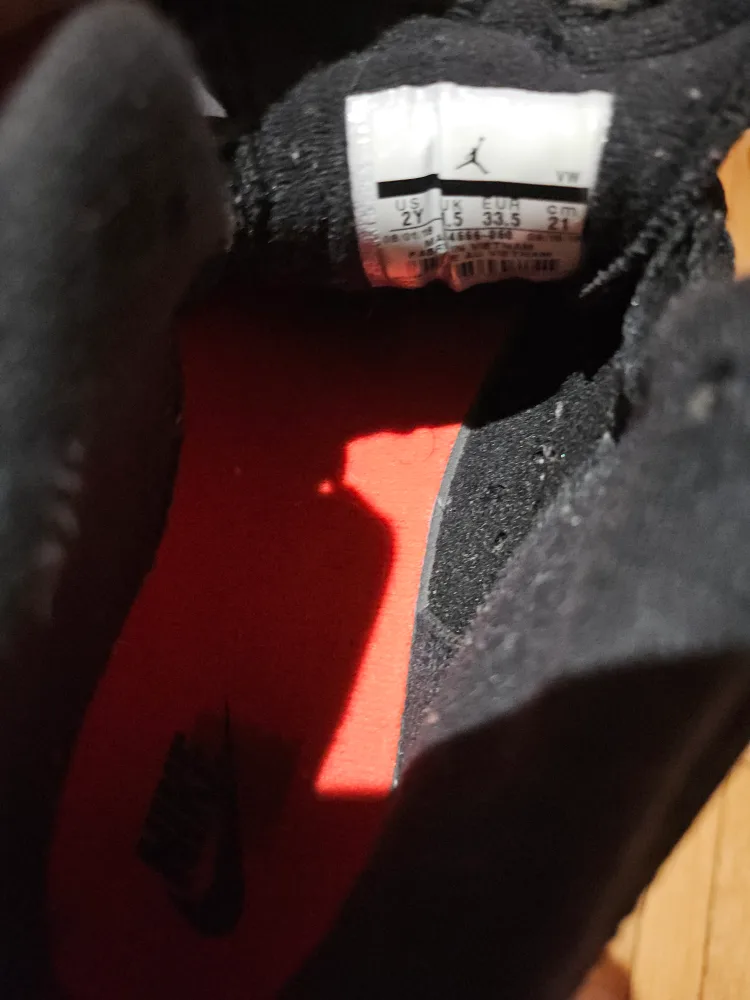 Black Jordan Sneakers image indicator(2)