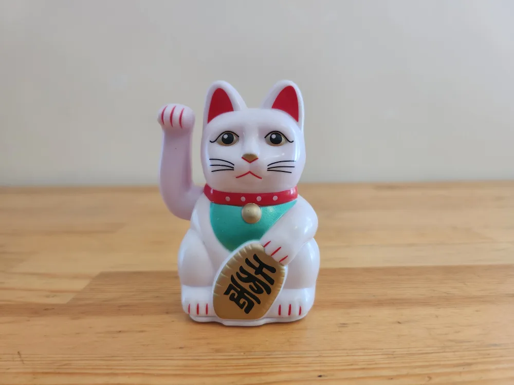 Lucky Cat Desk Ornament thumbnail