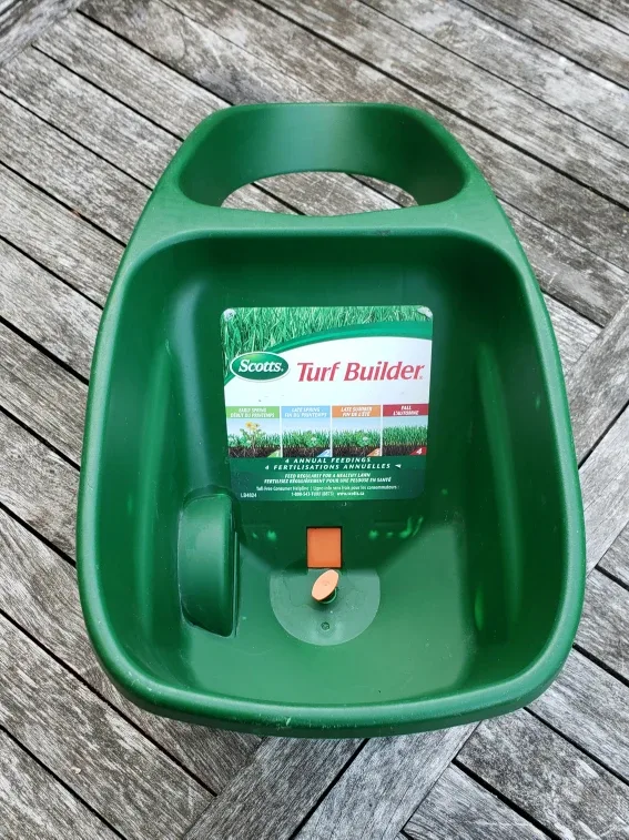 Scotts Turf Builder Handheld Spreader thumbnail