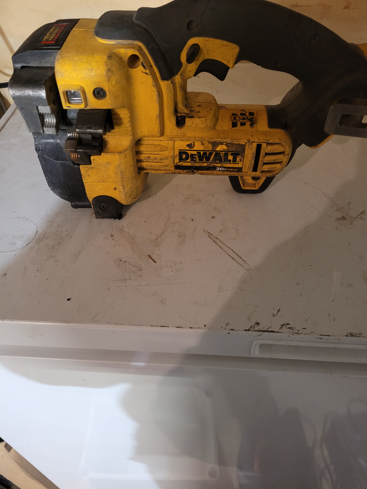 DeWalt 20V MAX Cordless threaded rod cutter