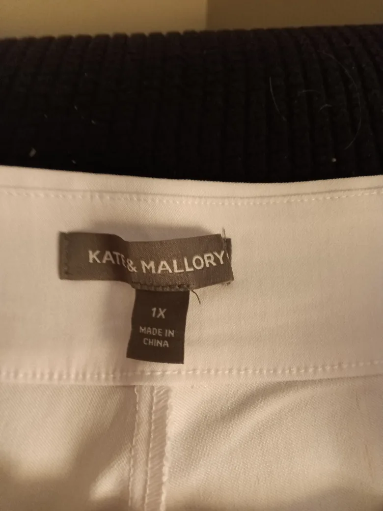 Mod Charcoal Gray Flare Jeans & White Pull on Capri image indicator(6)