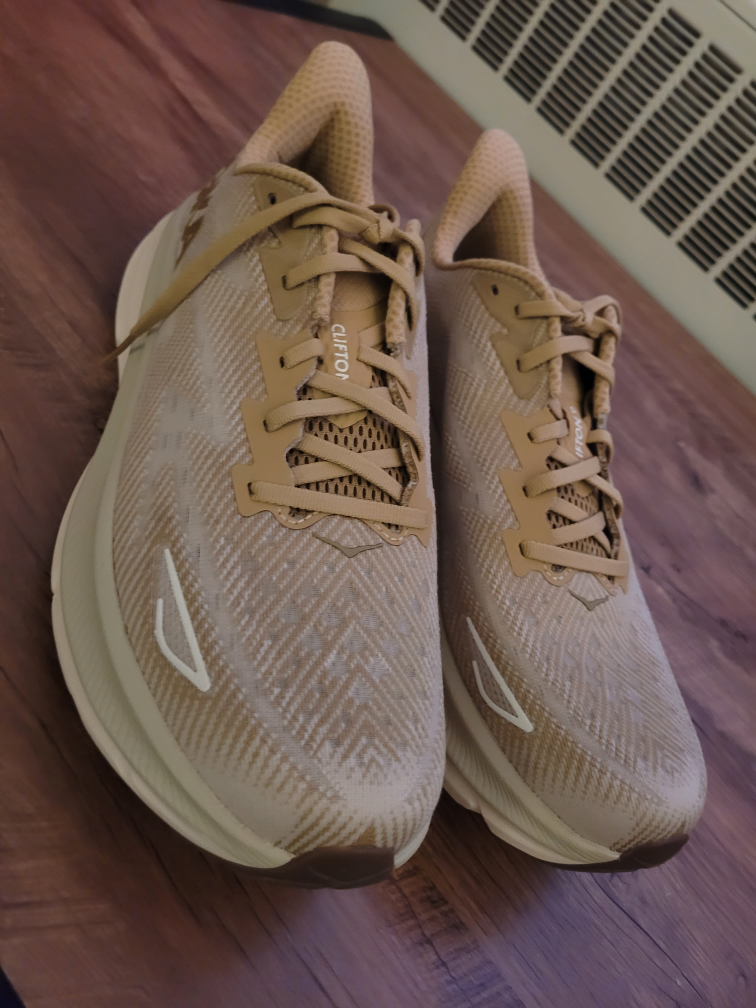 Hoka Clifton 9 Mens Running Shoes - Size 11.5 US.