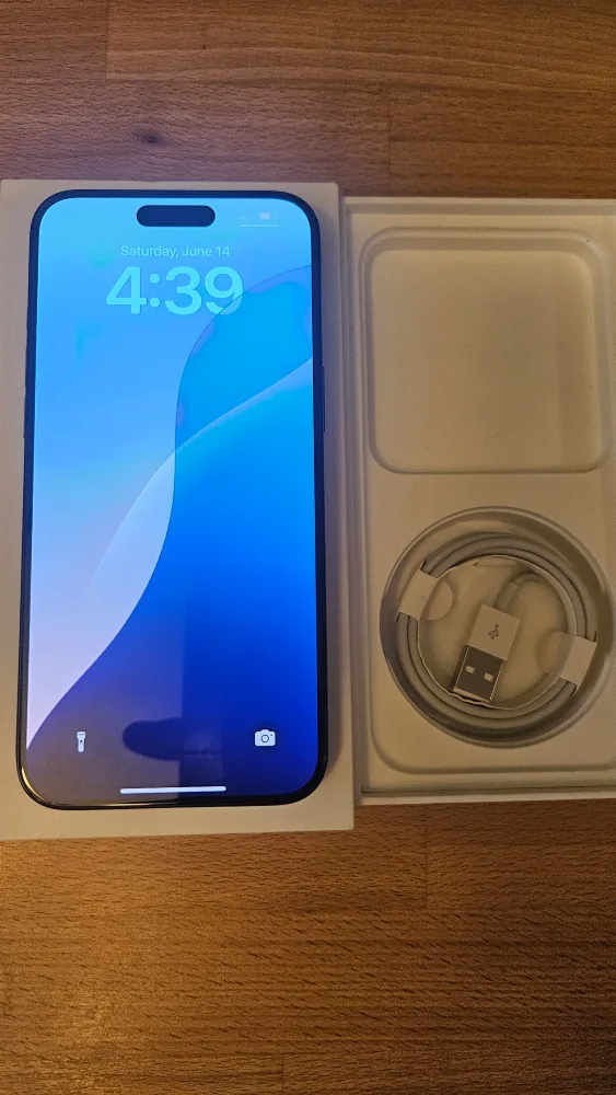 Apple iPhone 15 pro max 256gb BH 92 mint like new thumbnail