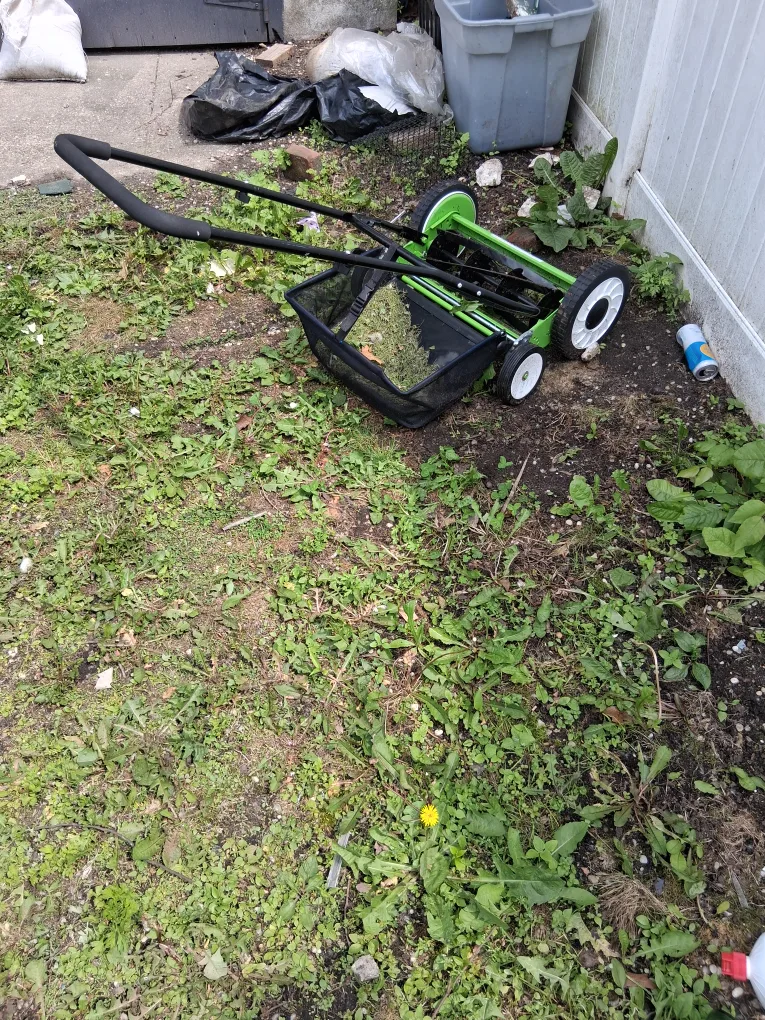Manual Lawn Mower thumbnail