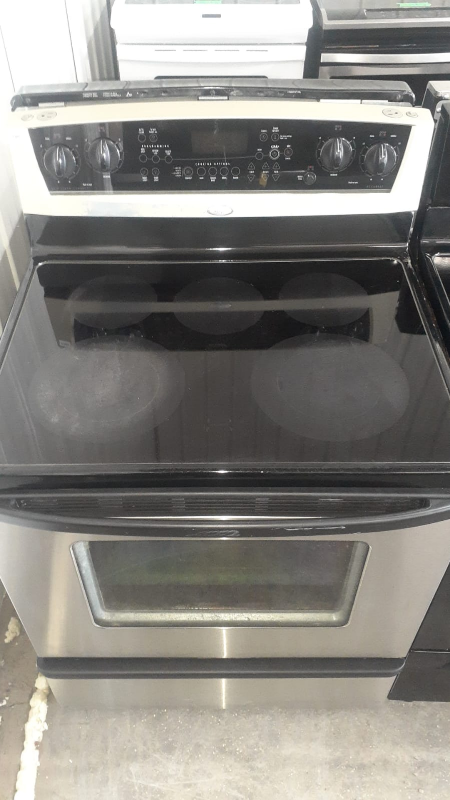 Whirlpool Electric Range - photo 3