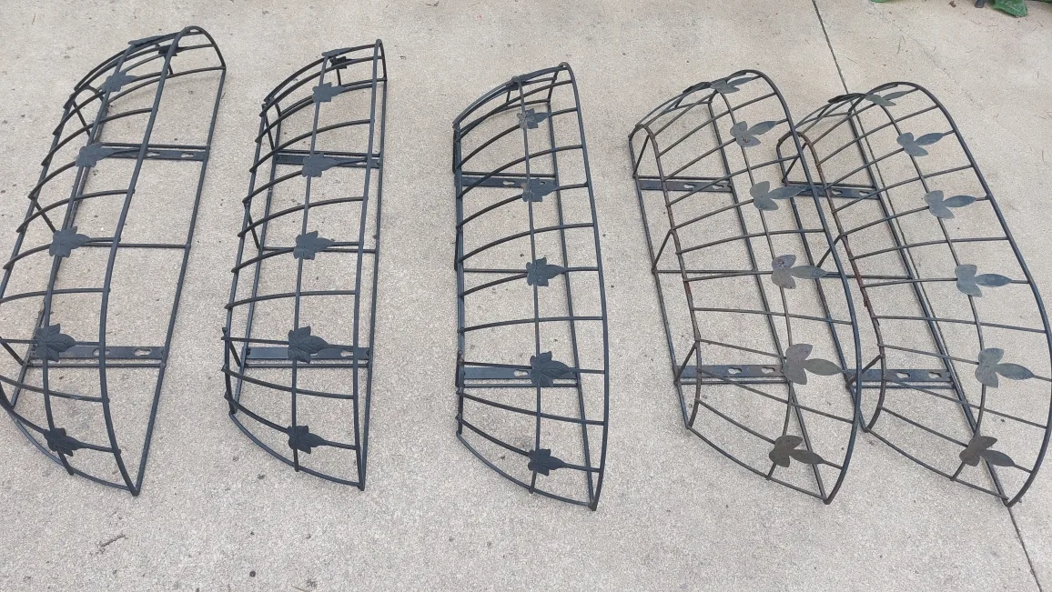 Set of 3 Decorative Metal Planter Baskets image indicator(5)