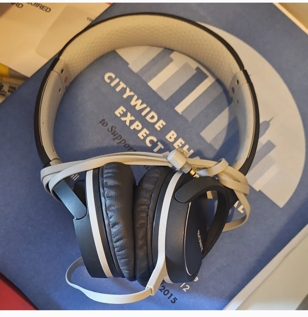 💚🥕 Sony Black/ Gray Headphones MDR-ZX660 image indicator(3)