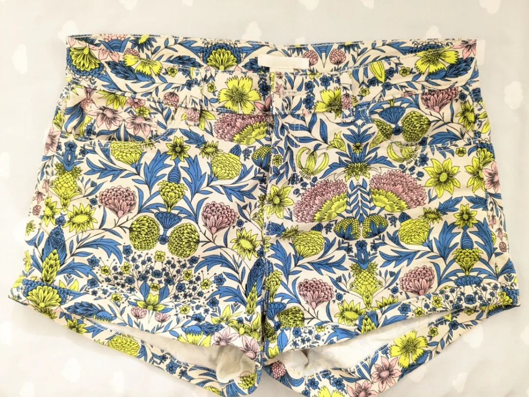 H&M Floral Shorts thumbnail