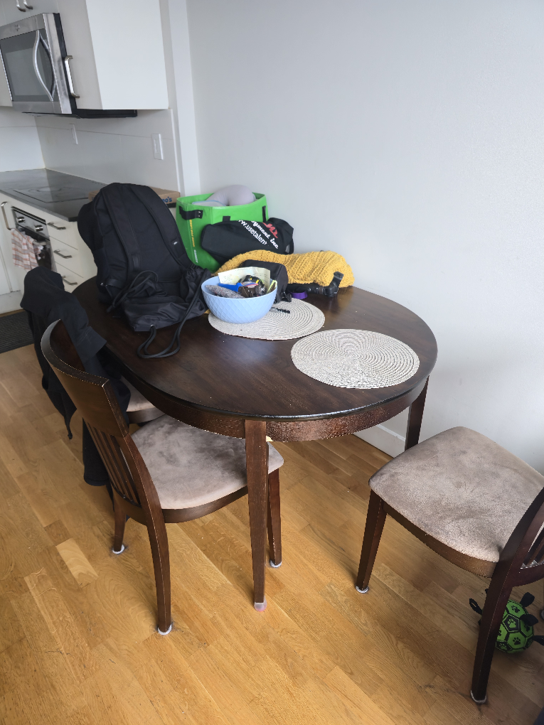 Oval Dining Table with four chair - URGENT