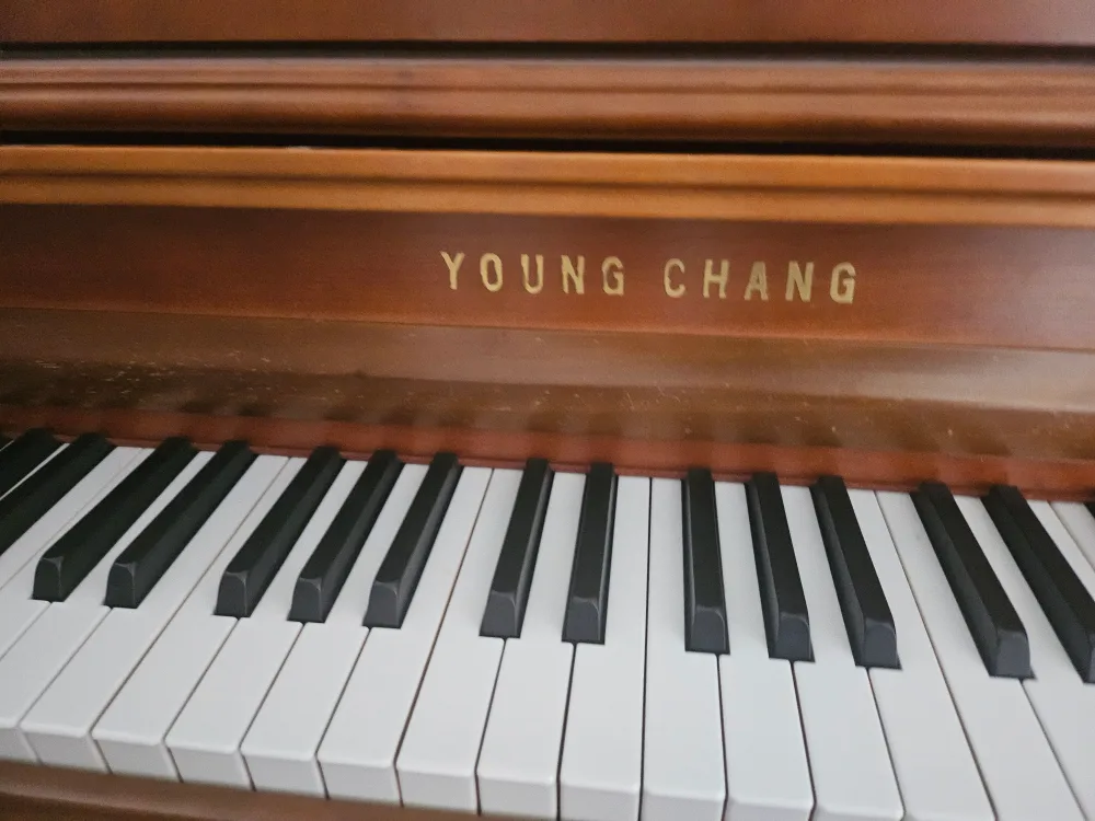 Young Chang Upright Piano UC-110 image indicator(2)