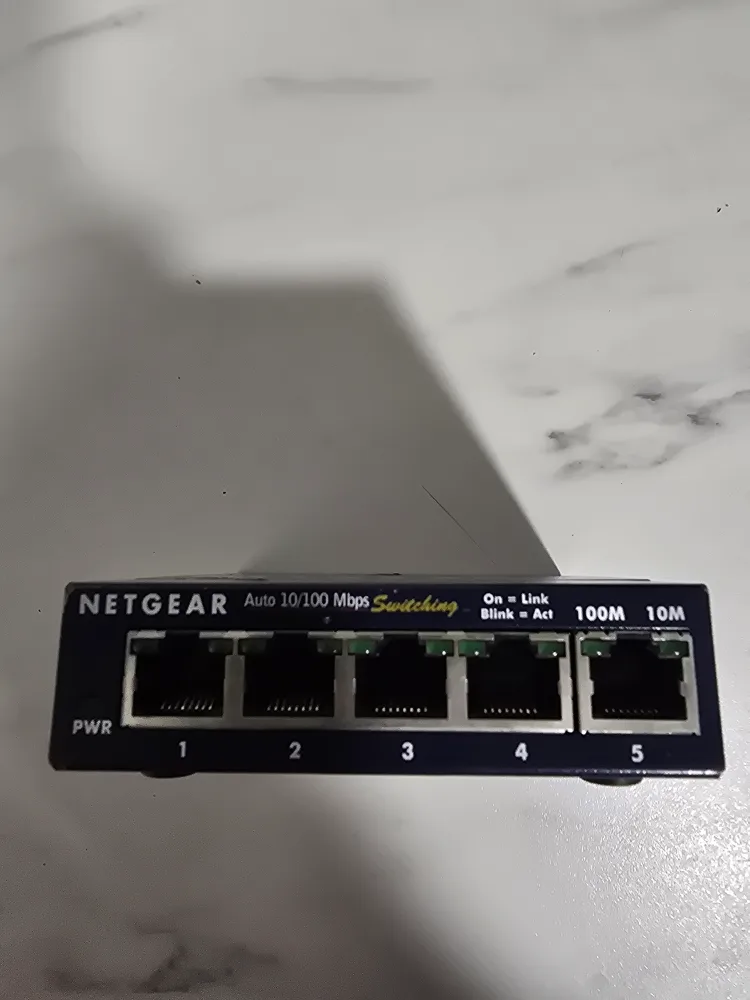 Netgear ProSafe 5 Port Switch FS105 v2. #freecycle thumbnail