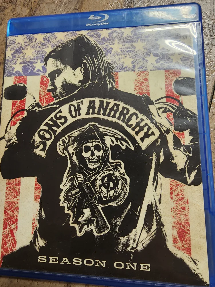 Sons of Anarchy: Season One (Blu-ray) thumbnail