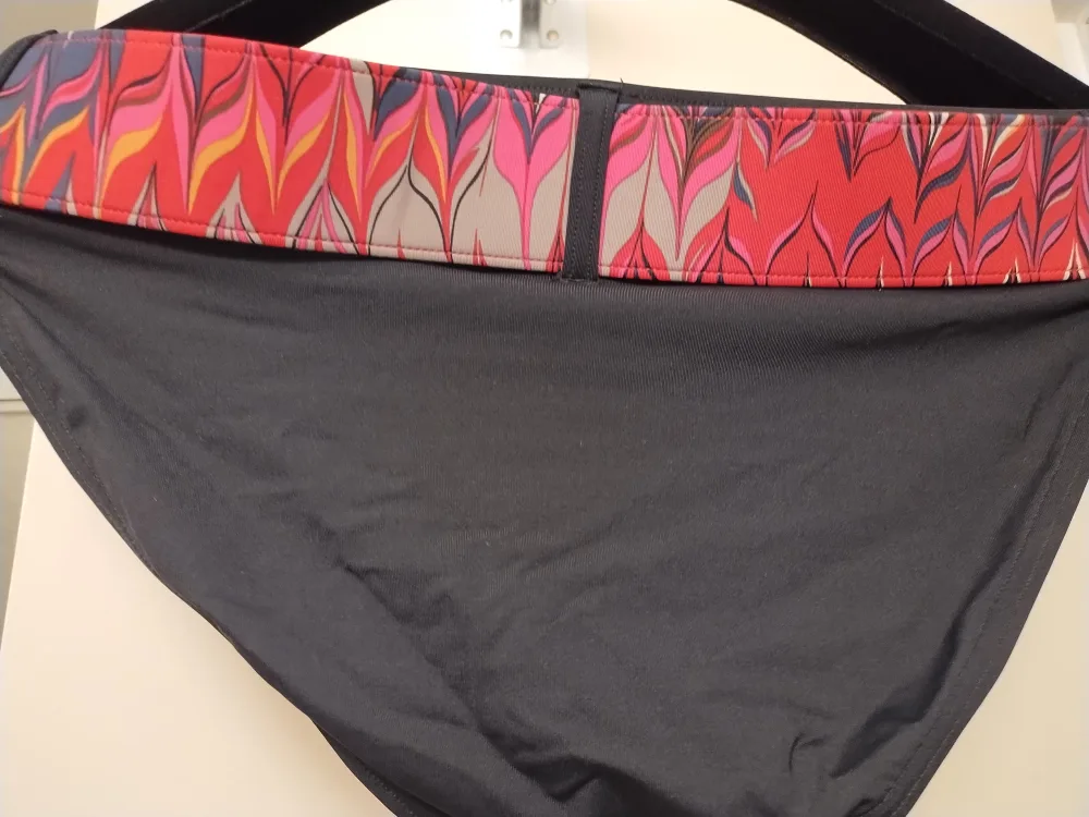 Calvin Klein Swimwear Bottom - Size L image indicator(3)