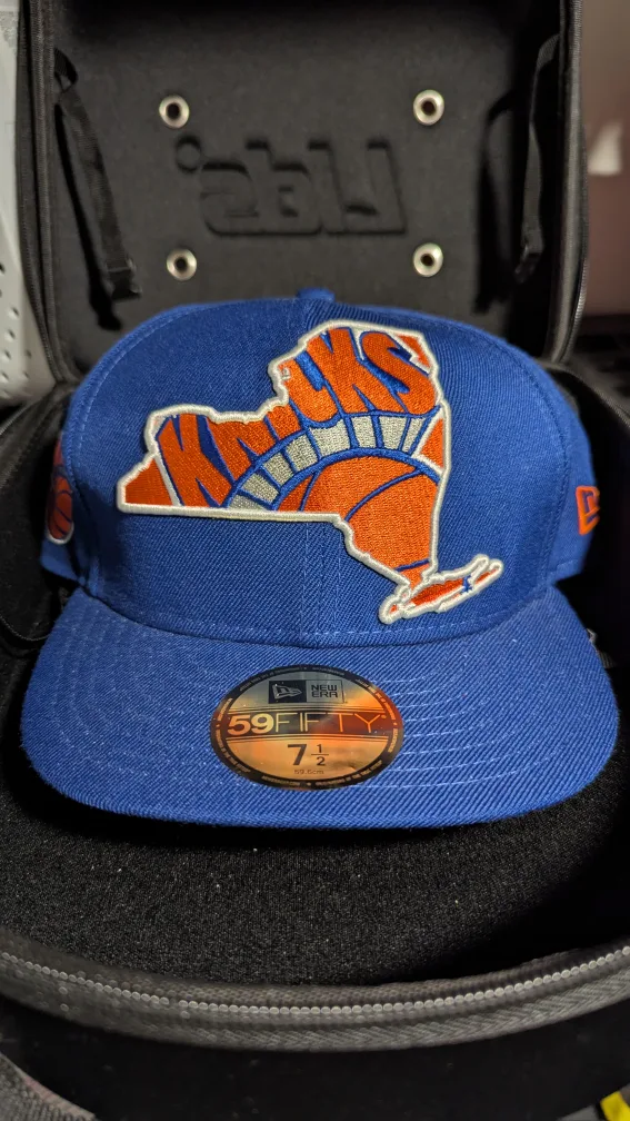 New Era Knicks 59FIFTY Fitted Hat - Size 7 1/2 thumbnail