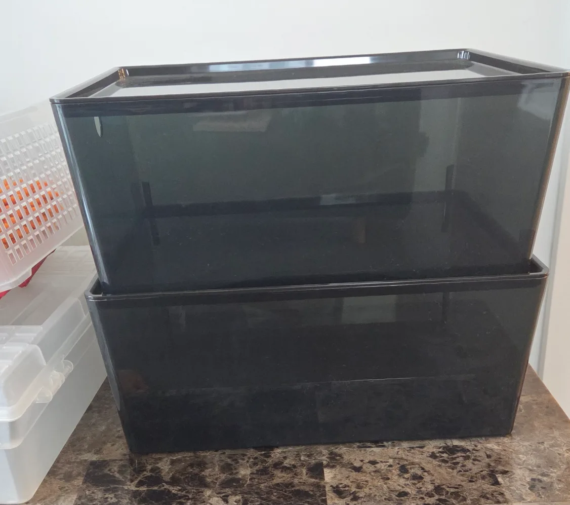 2 stackable containers with lids thumbnail
