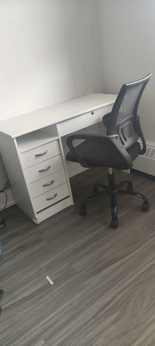White desk with office chair thumbnail