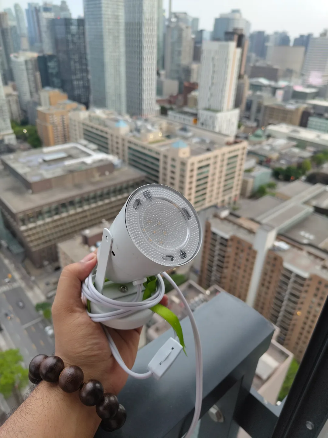 White spotlight image indicator(4)