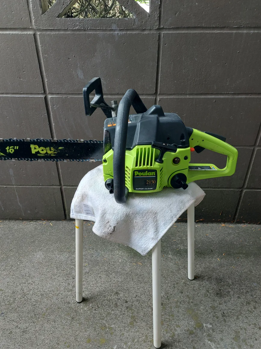 Poulan 2150 2.1 C.I. SuperClean 16" Chainsaw thumbnail