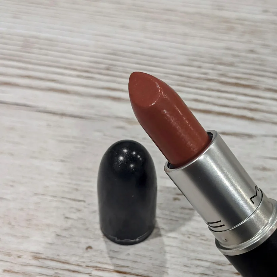 MAC 'Hug Me' Lustre Lipstick - almost New image indicator(2)