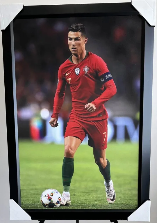 21x11 inch portugal legend Cristiano Ronaldo textured print thumbnail