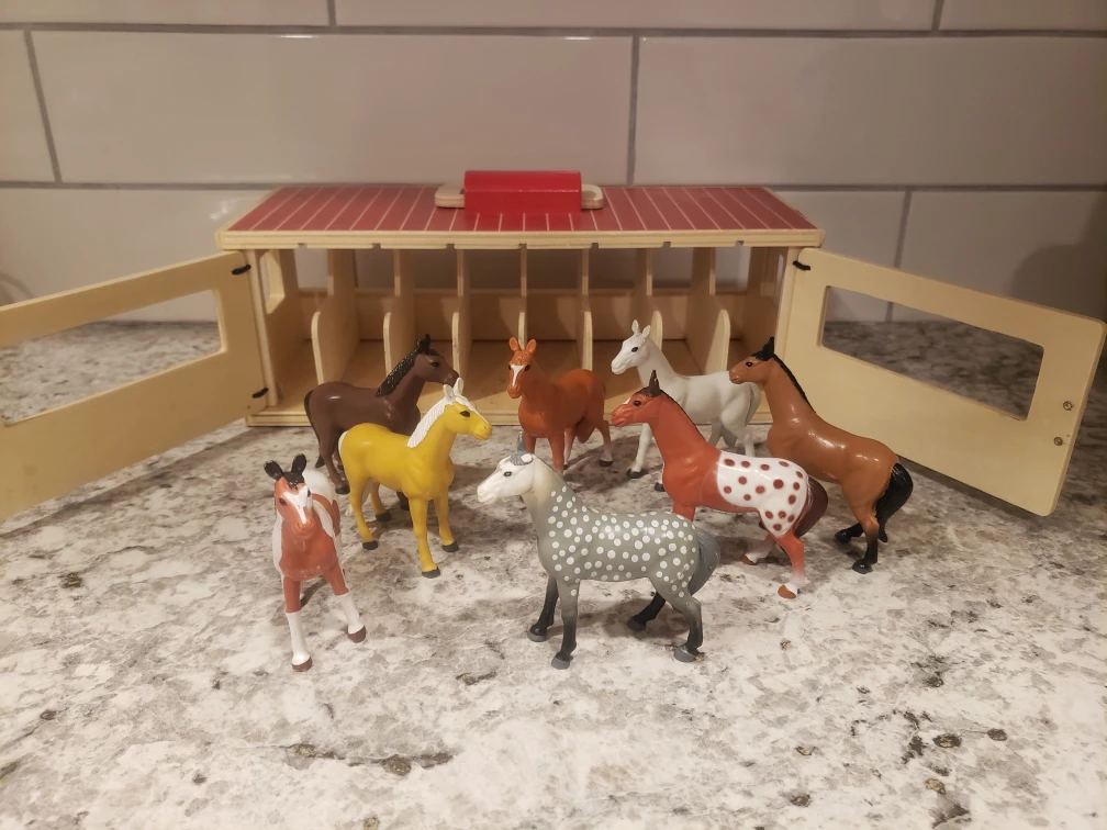 Breyer Horse Stable with 8 Horses - photo 2