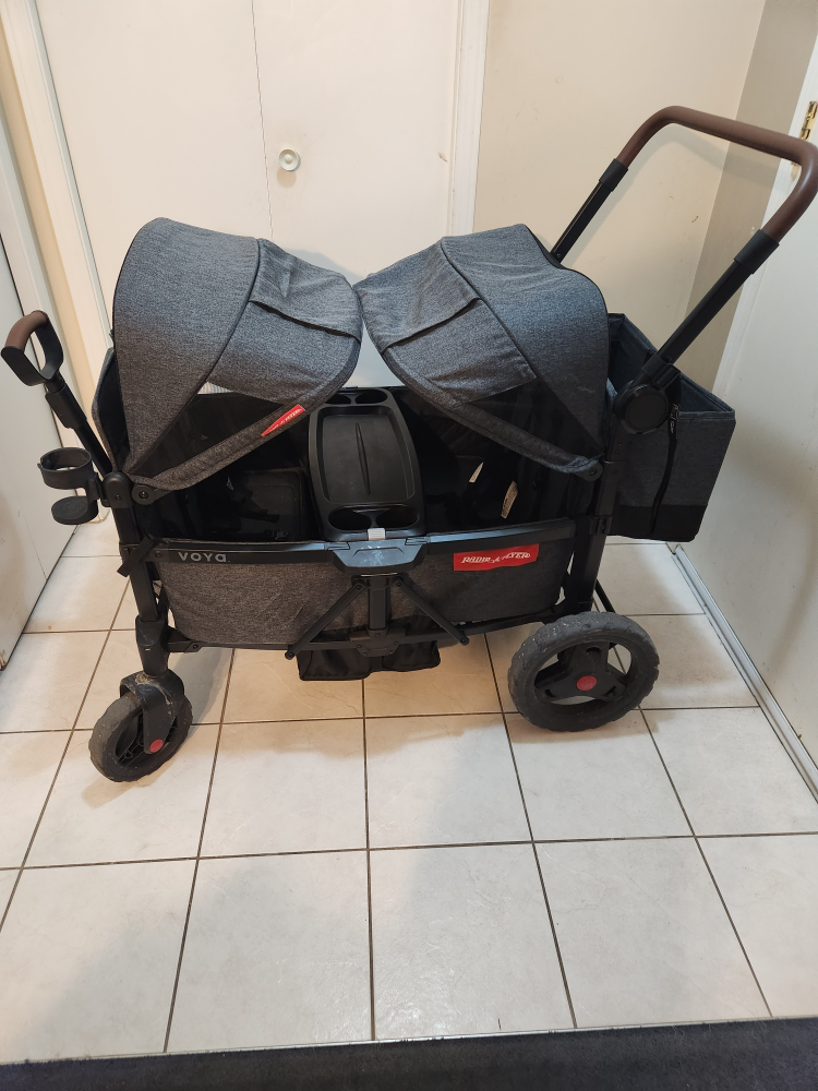 Radio Flyer Voya Stroller Wagon