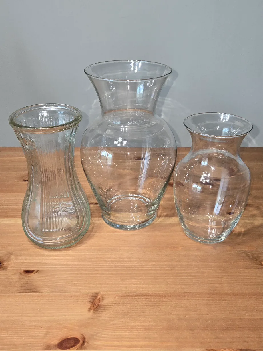 Set of 3 Clear Glass Vases thumbnail