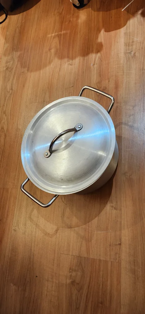 Aluminum Pot with Lid.. price not negotiable image indicator(2)