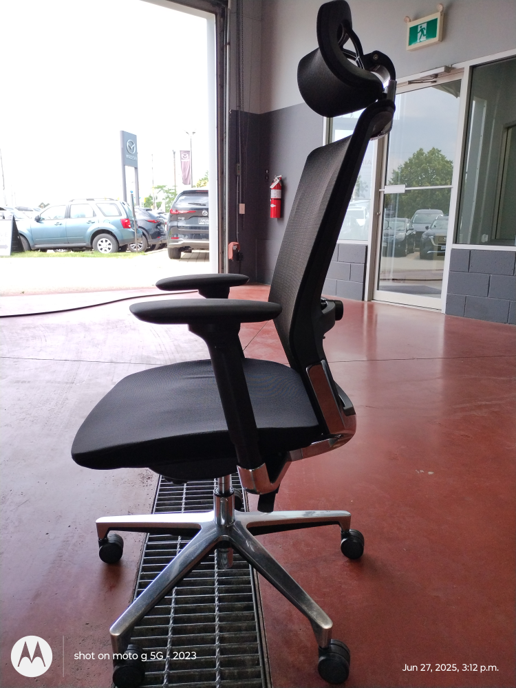 Ergonomic Mesh Office Chair - Black - photo 3