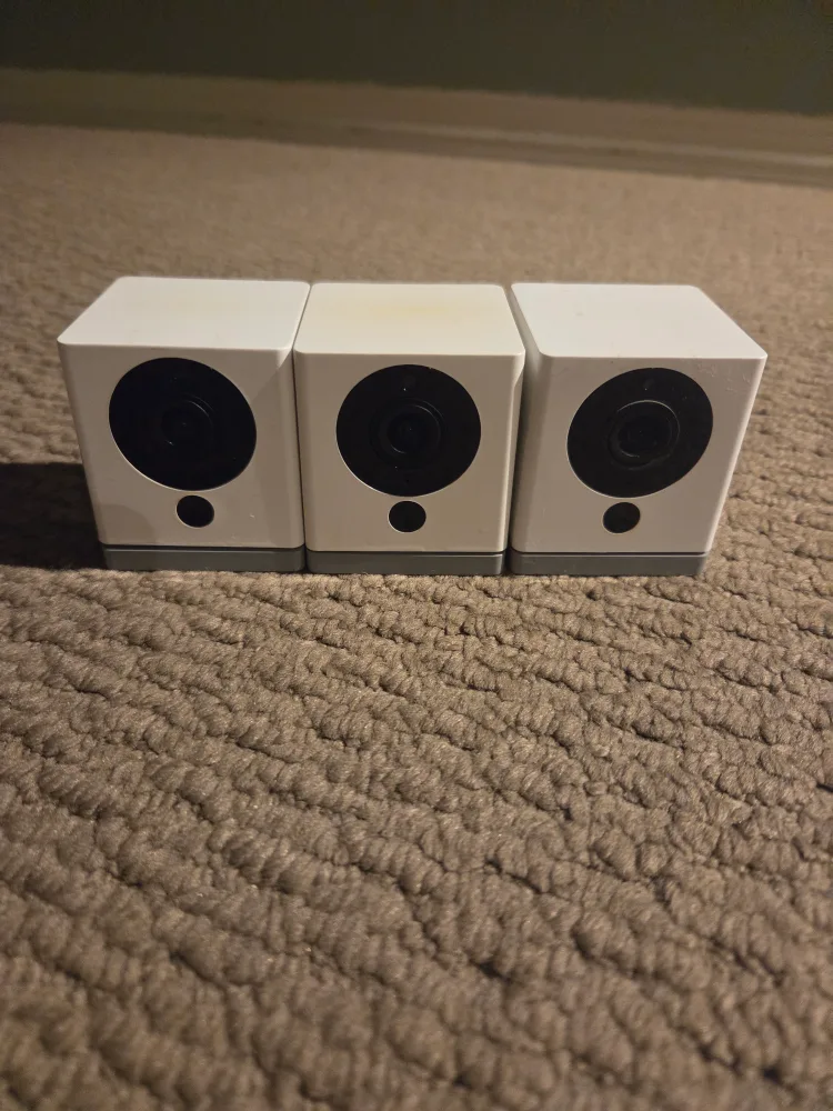 Set of 3 Wyze v2 Security Cameras thumbnail