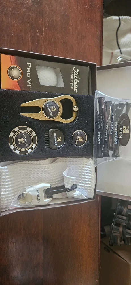 Golf Gift Set with Titleist Pro V1