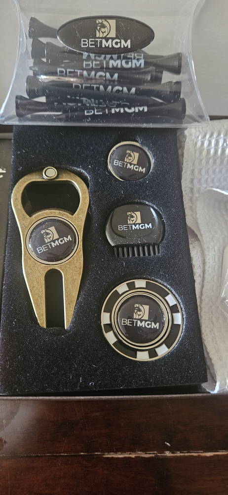 Golf Gift Set with Titleist Pro V1 - photo 2