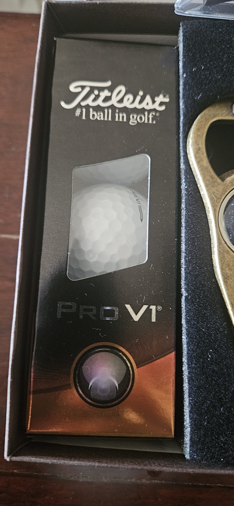 Golf Gift Set with Titleist Pro V1 - photo 4