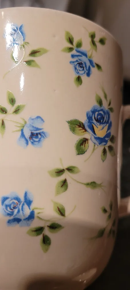 Set of 3 beautiful floral design mugs - excellent condition image indicator(3)