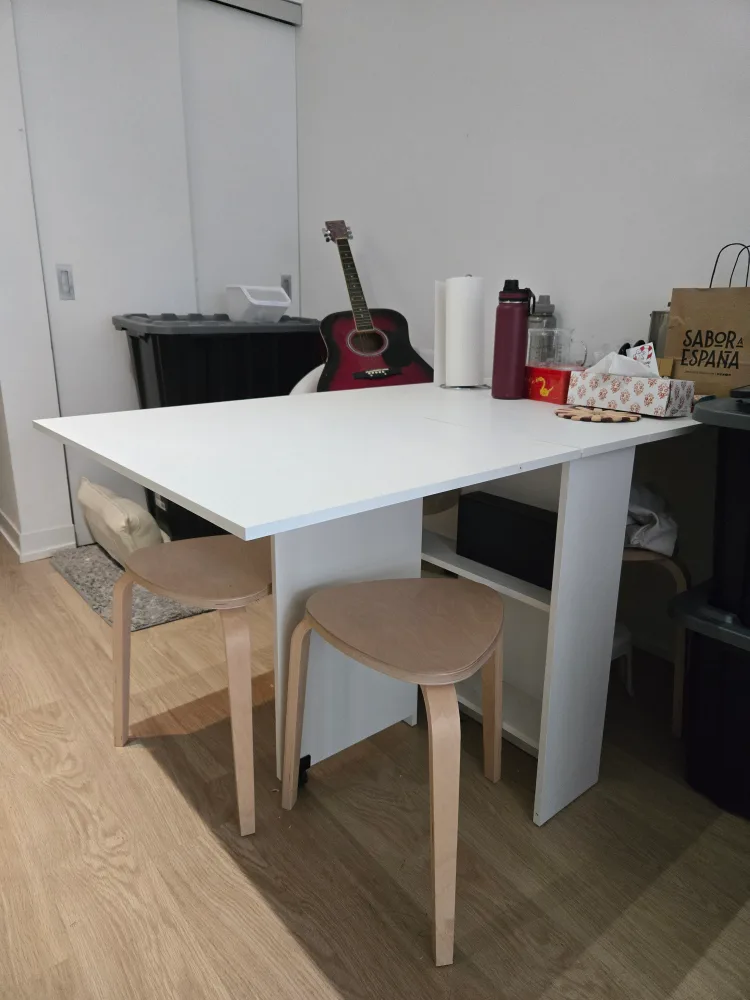 Folding table thumbnail
