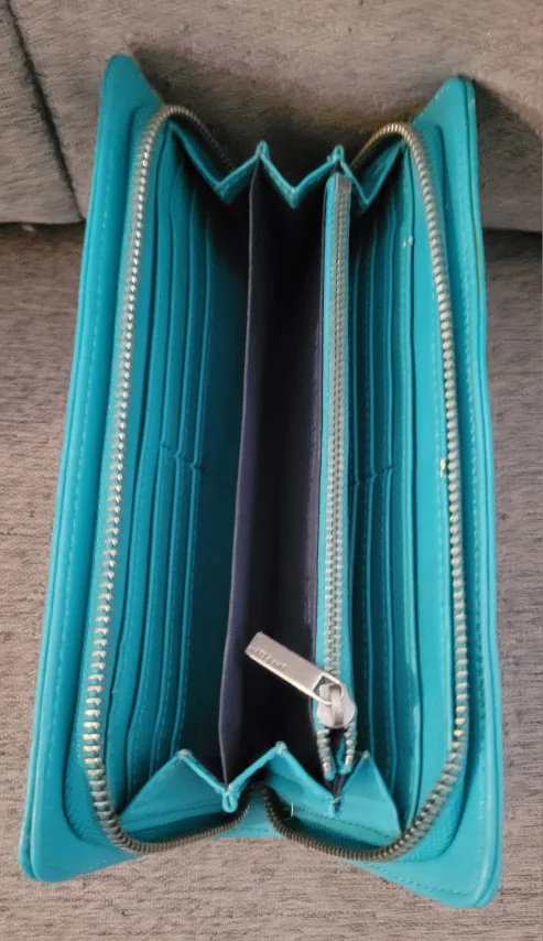 ‼️TOSS ALERT‼️Matt & Nat - Teal Wallet - Vegan Leather image indicator(5)