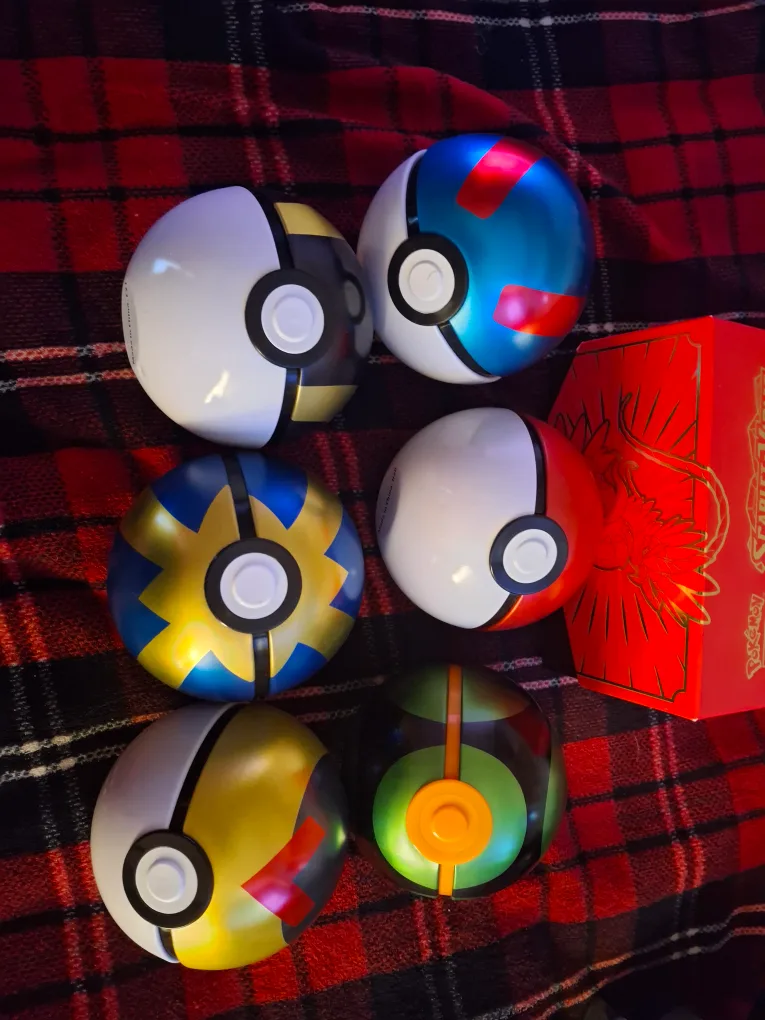 Pokemon Tins & Poke Balls image indicator(4)