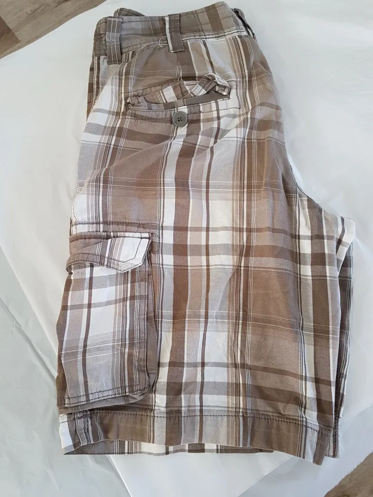 George Plaid Cargo Shorts - Size 34 thumbnail