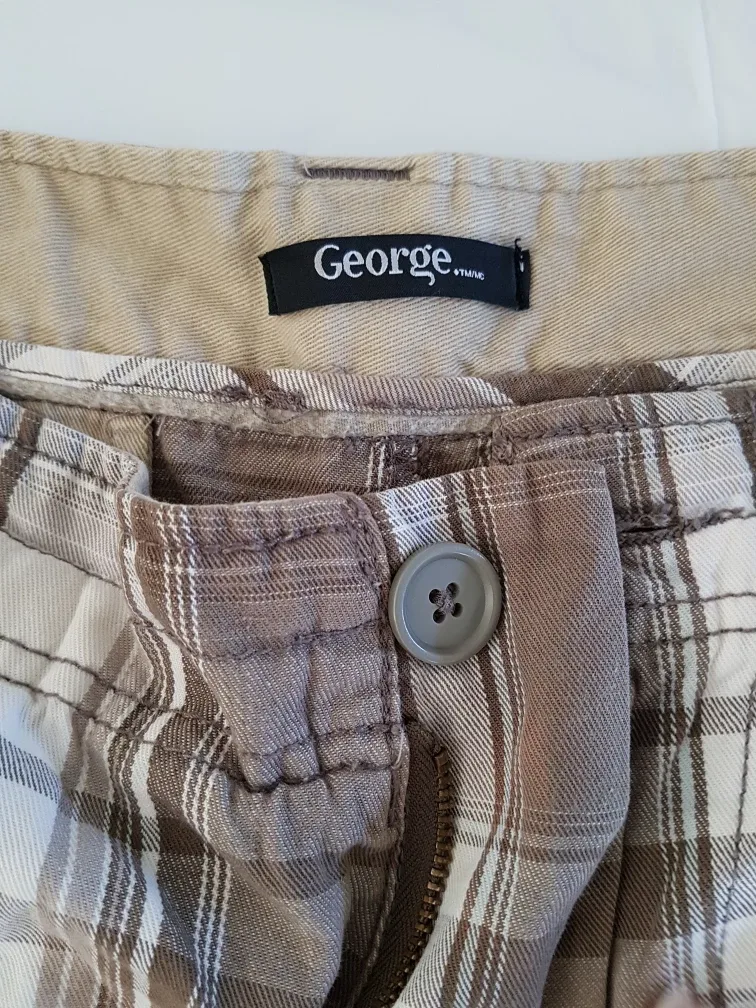 George Plaid Cargo Shorts - Size 34 image indicator(3)