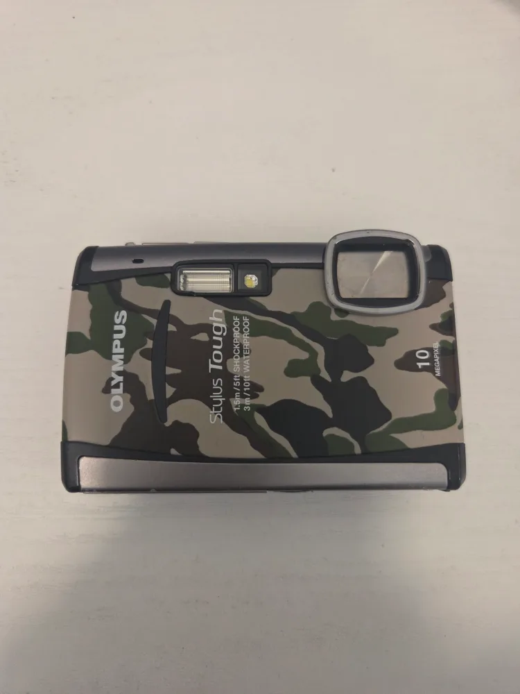 Olympus Stylus Tough 10MP Waterproof Camera thumbnail